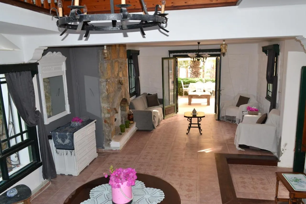 Villa Muhafazakar Aileye Tam Korunakli Ozel Havuzlu Malikane 8+2 Bodrum