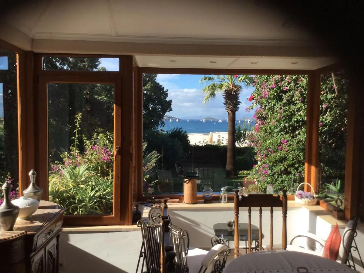 Villa Muhafazakar Aileye Tam Korunakli Ozel Havuzlu Malikane 8+2 Bodrum