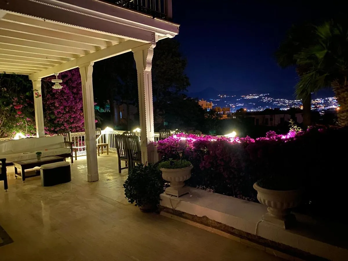 Villa Muhafazakar Aileye Tam Korunakli Ozel Havuzlu Malikane 8+2 Bodrum